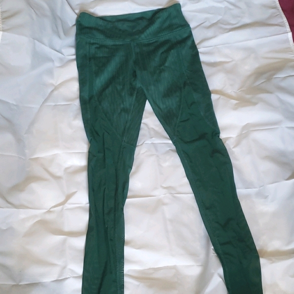 ALO Yoga Motion Leggings - Picture 4 of 12